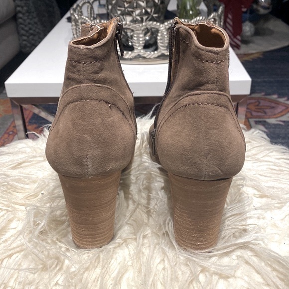 Open toe booties. Size 8.5 - Picture 5 of 7